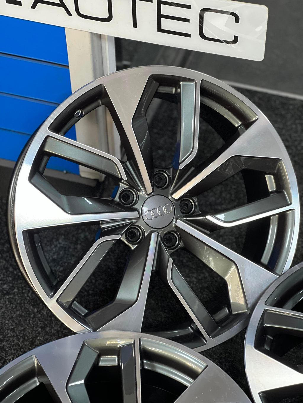 18" NOGARO RS4 Styling Alloy Wheels