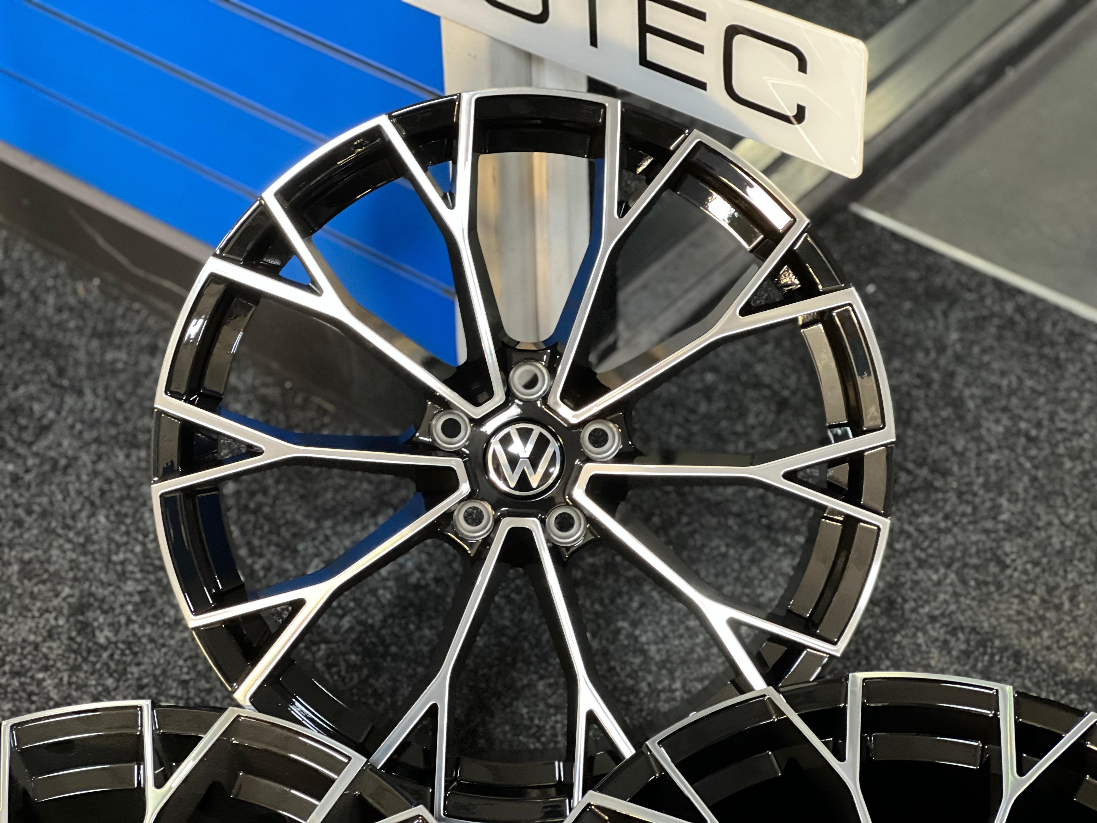 19" WARMENAU R Alloy Wheels