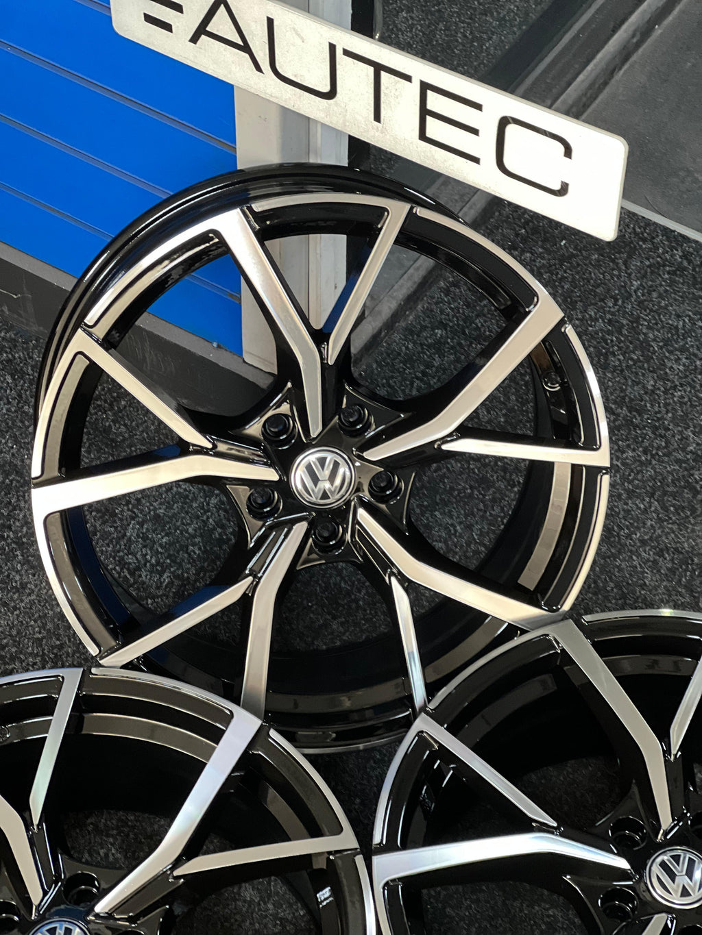 19" ESTORIL Golf R Alloy Wheels
